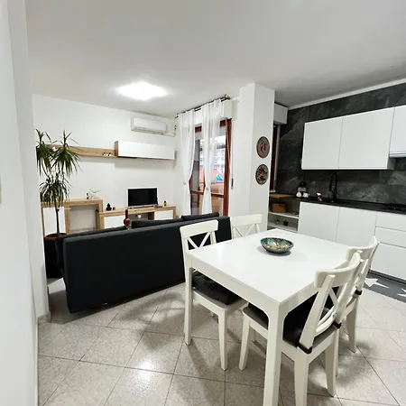 Luminoso Apartment Quartu SantʼElena
